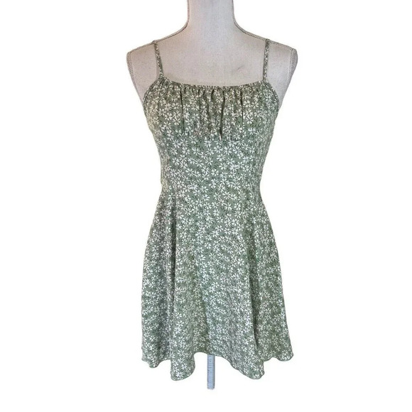 Shein Daisy Patterned Dress Size Small Spaghetti Straps Green White Floral Mini - Picture 1 of 5